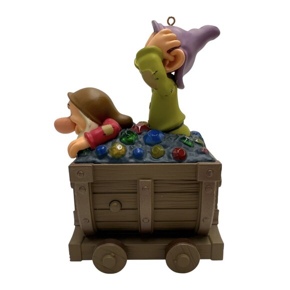 2018 Hallmark Disney Snow White Seven Dwarfs "Off We Go" Magic Ornament WORKS! - Picture 5 of 6